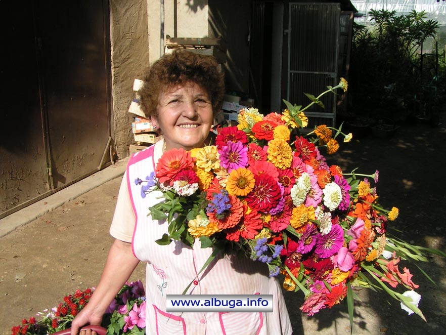La grande passion d'Yvonne Castang : la confection de gracieux bouquets de fleurs