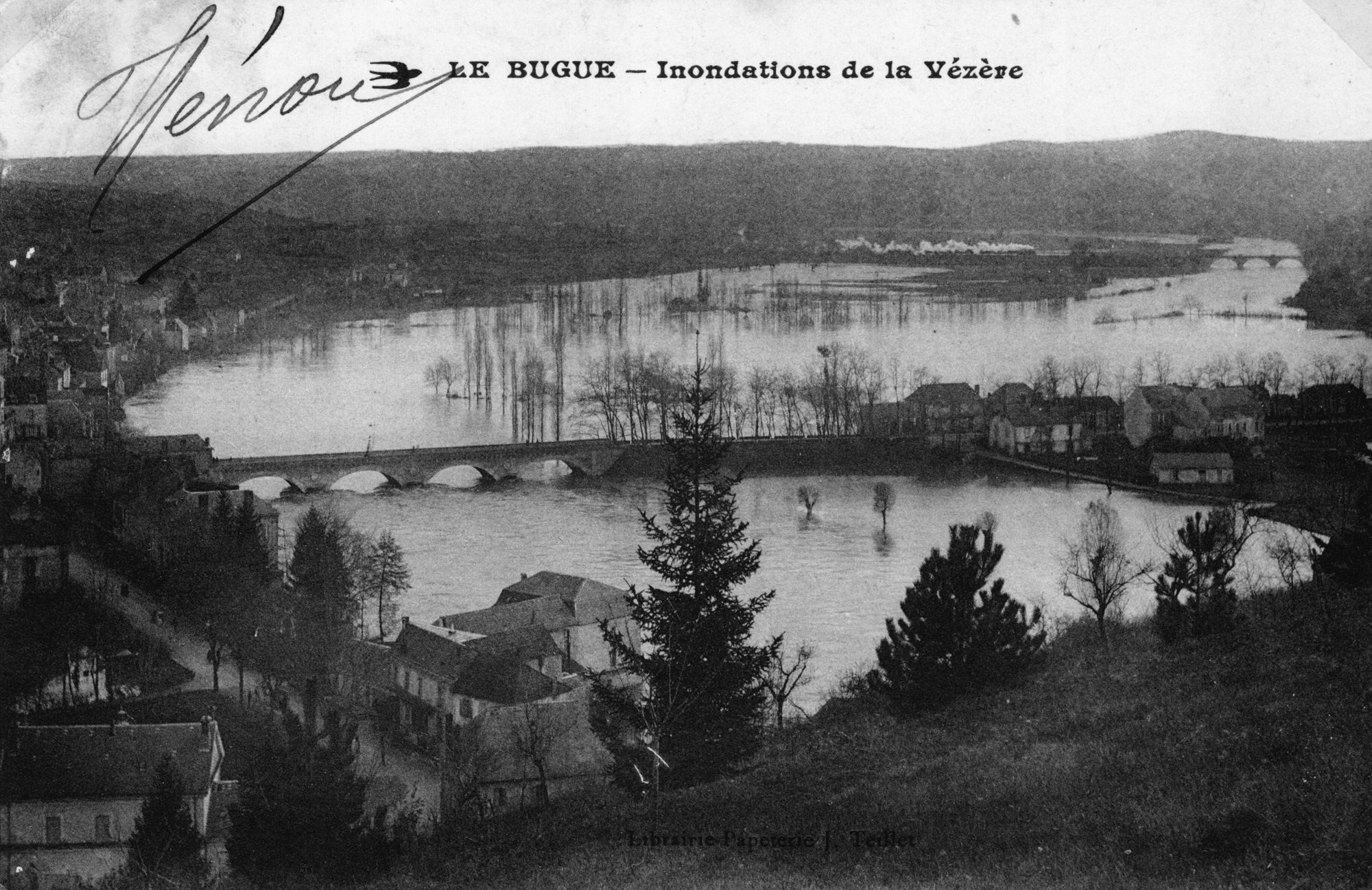 LE BUGUE – Inondations des Quais par la Vézère
Carte postale – Librairie Papeterie – Teillet