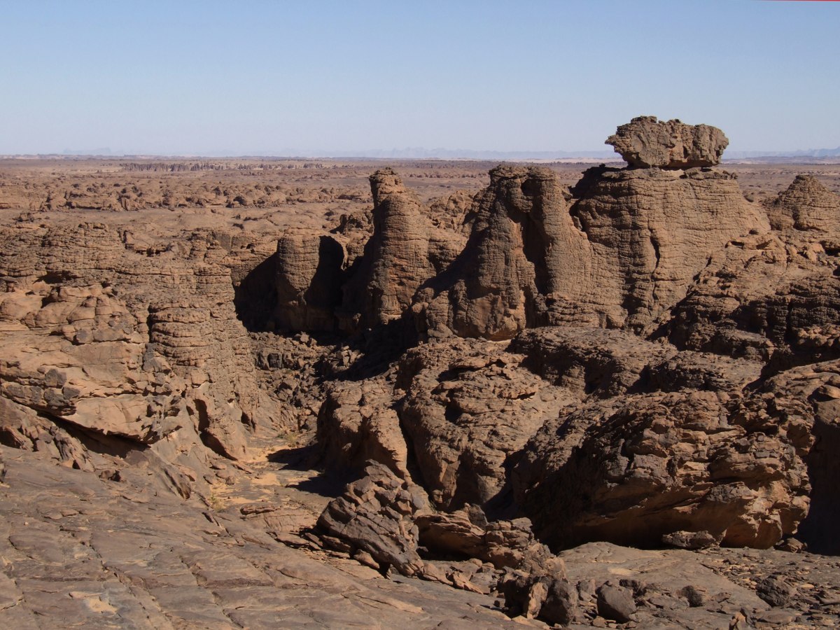 Paysage tassilien ayant subi une érosion pachydermique © Jean-Loïc Le Quellec