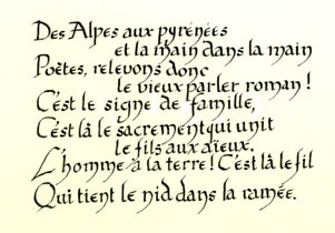 Des Alpes aux Pyrnes et la main dans la main
Potes, relevons donc le vieux parler roman !
Cest le signe de famille,
Cest l le sacrement qui unit le fils aux aeux.
Lhomme  la terre ! Cest l le fil
Qui tient le nid dans la rame.